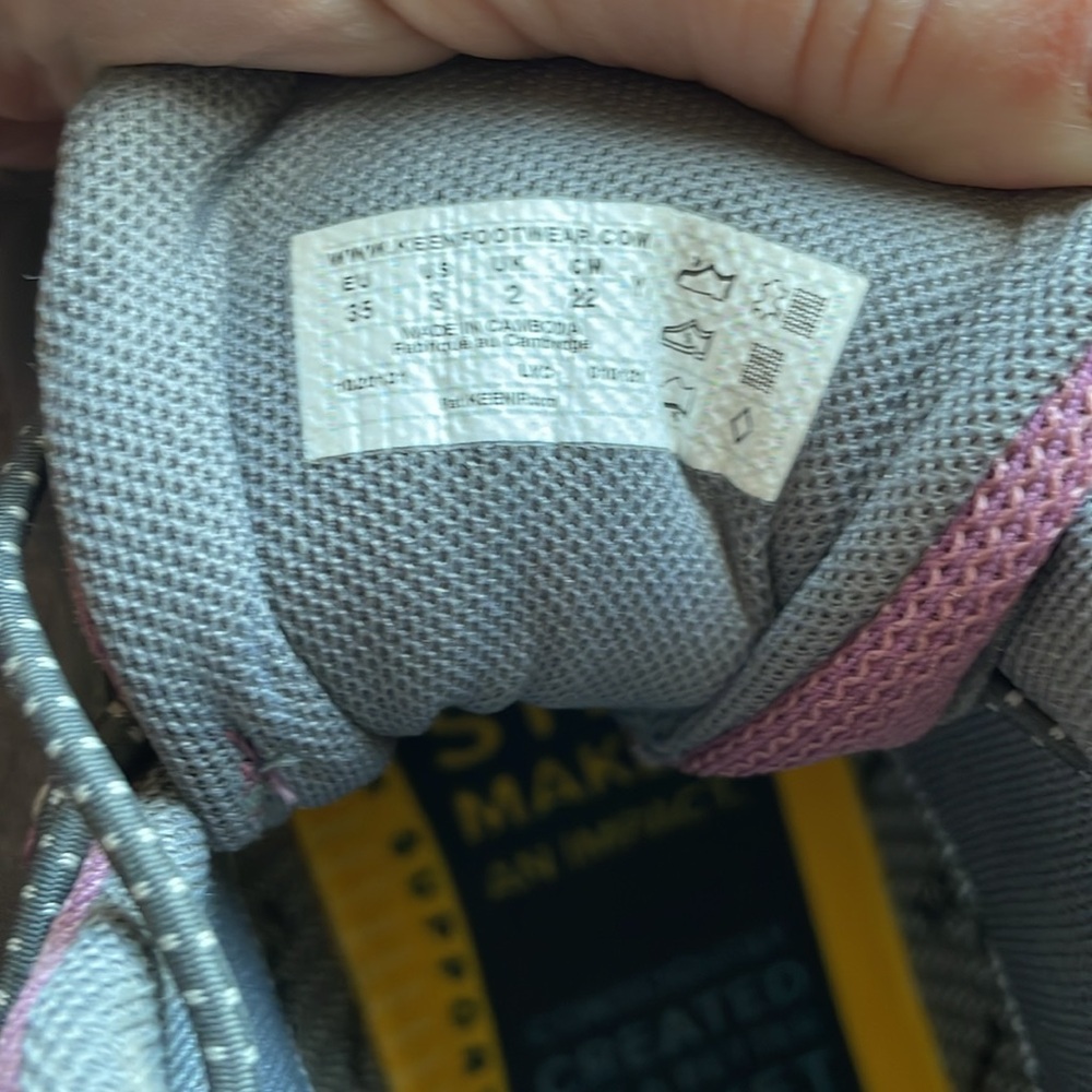Excellent condition KEEN kids hiking boots, size 3 - Picture 2 of 6